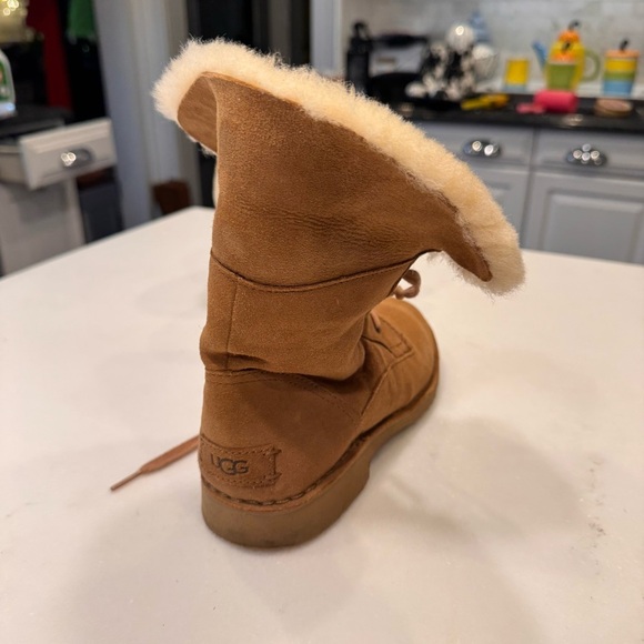 UGG WEYLYN LACE CHESTNUT SHEARLING CUFF BOOTS US 7 EU 38 - Picture 6 of 8